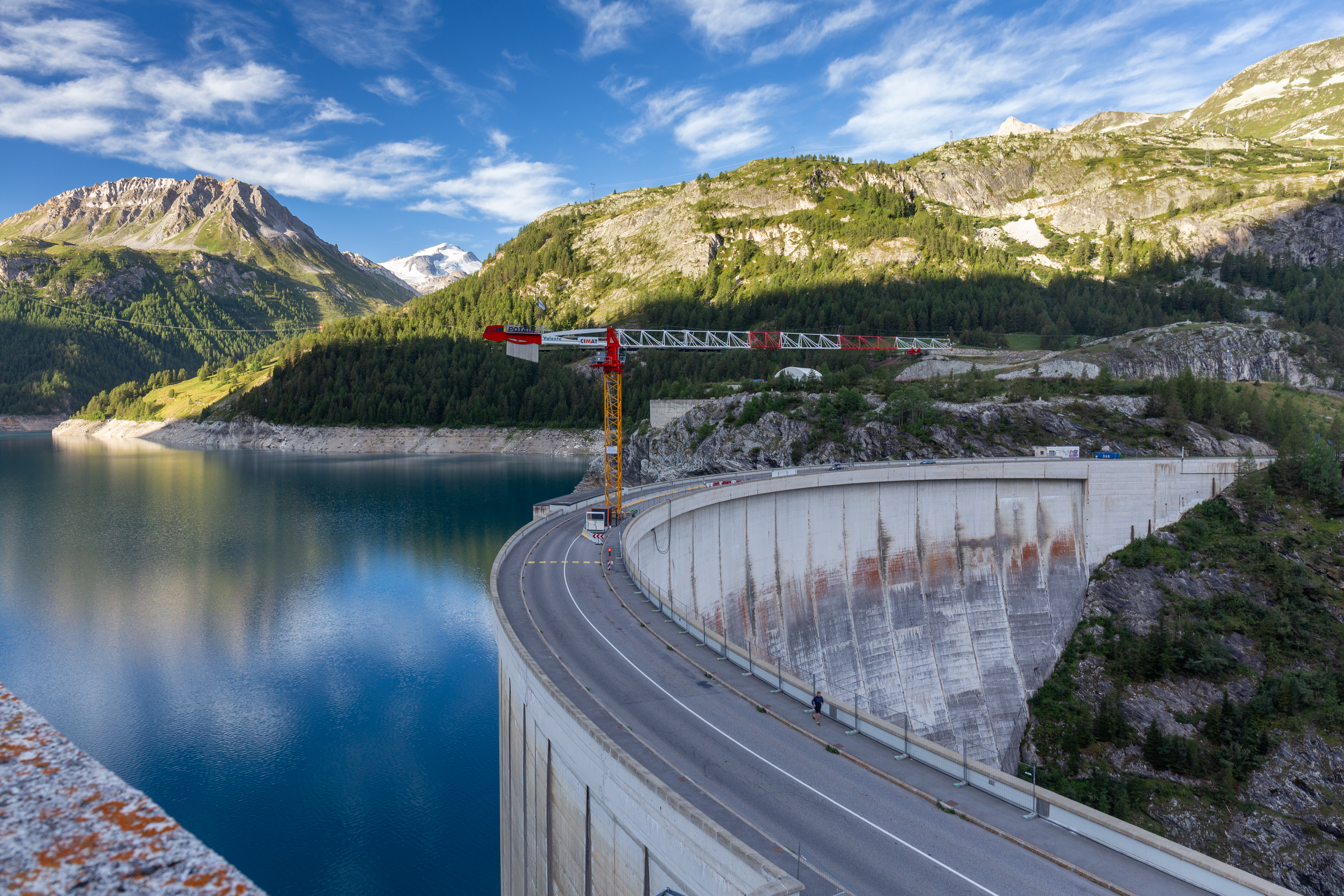 Photo prise lors du chantier de rénovation du barrage EDF de Tignes, en Savoie, en 2020.