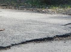 Route fendu par un séisme